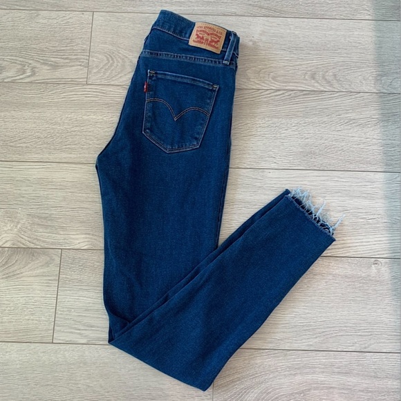 Levi’s High Rise Super Skinny Raw Hem Jeans - Picture 3 of 12